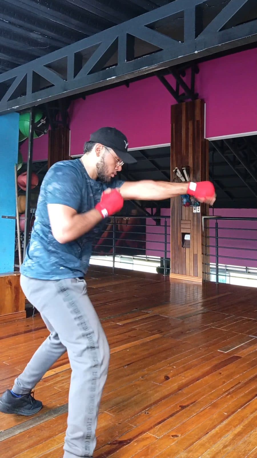 Duban Coach entrenando técnica de boxeo